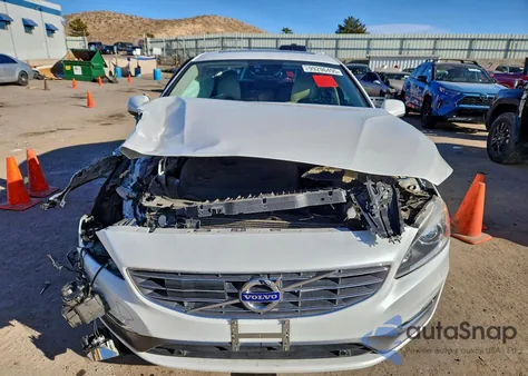 2017 Volvo S60 Platinum z USA, uszkodzony, nr VIN LYV402HM3HB144497